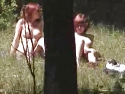 Femeie drăguță Hailey Young forate femei în țîțele goale Pasarica de Prieten negru